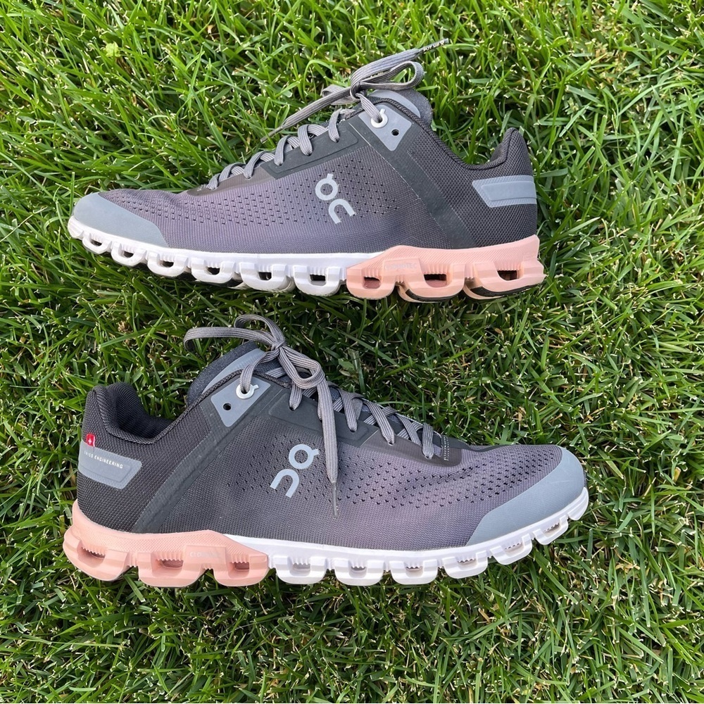 On Running Cloudflow Wide Sneakers – Women’s 10 – Gray/Pink Comfort Shoes